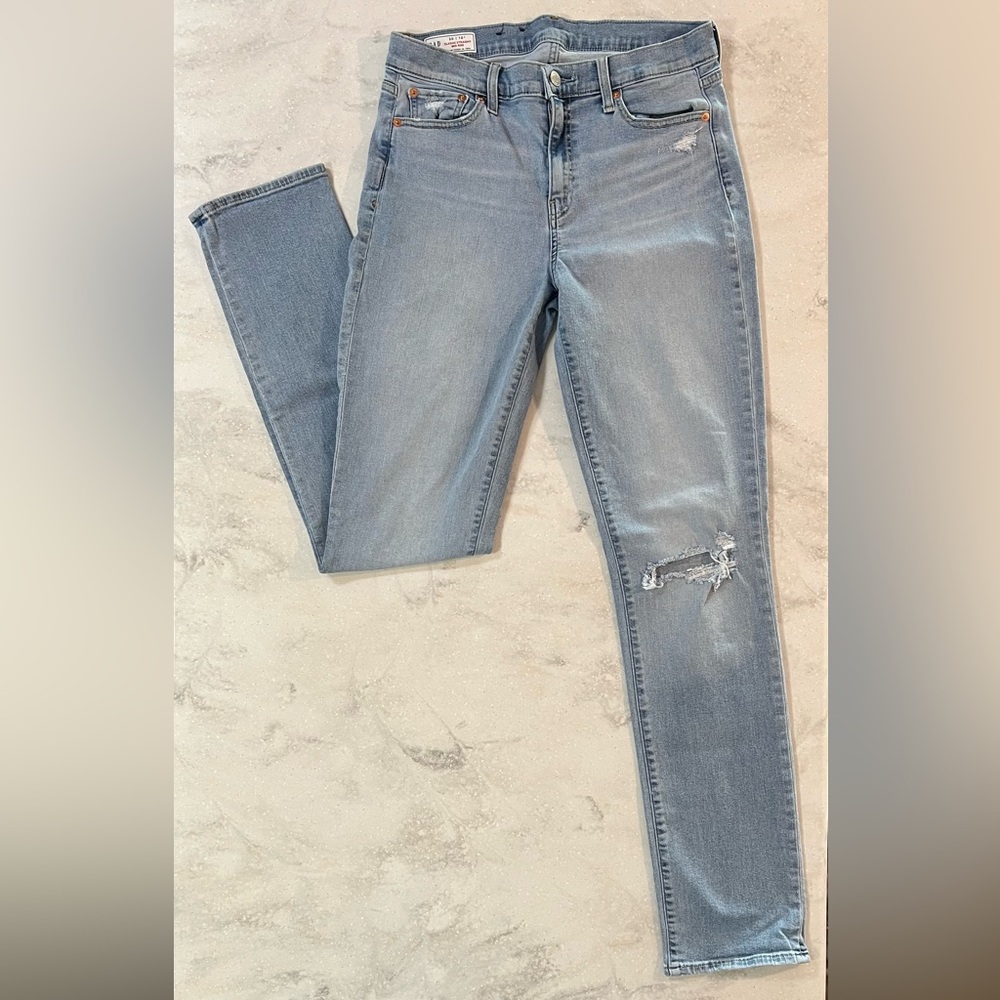 GAP Classic Straight Mid Rise Light Wash Distressed Jeans Size 30/10 Tall